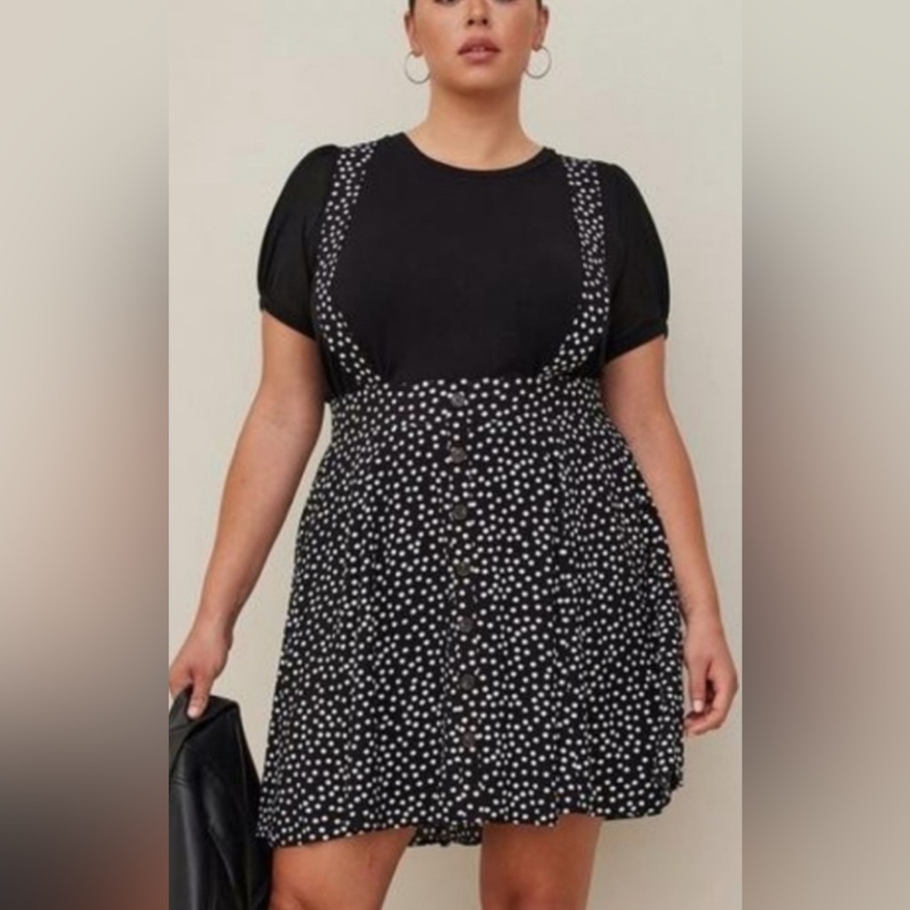 Torrid  Size 2 Mini Challis Skirtall